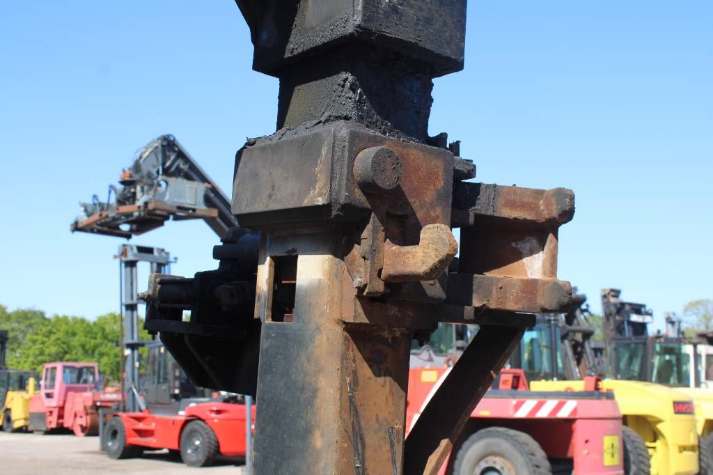 Fantuzzi 20/40 ft spreader SDB100FDD