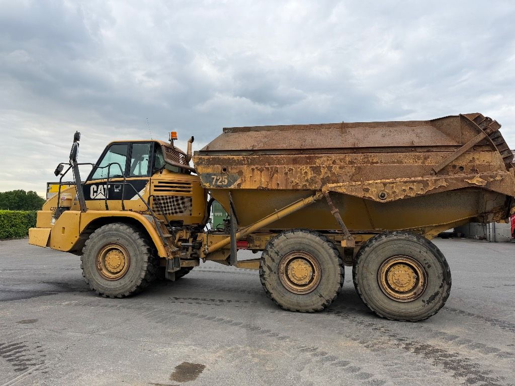 CAT 725