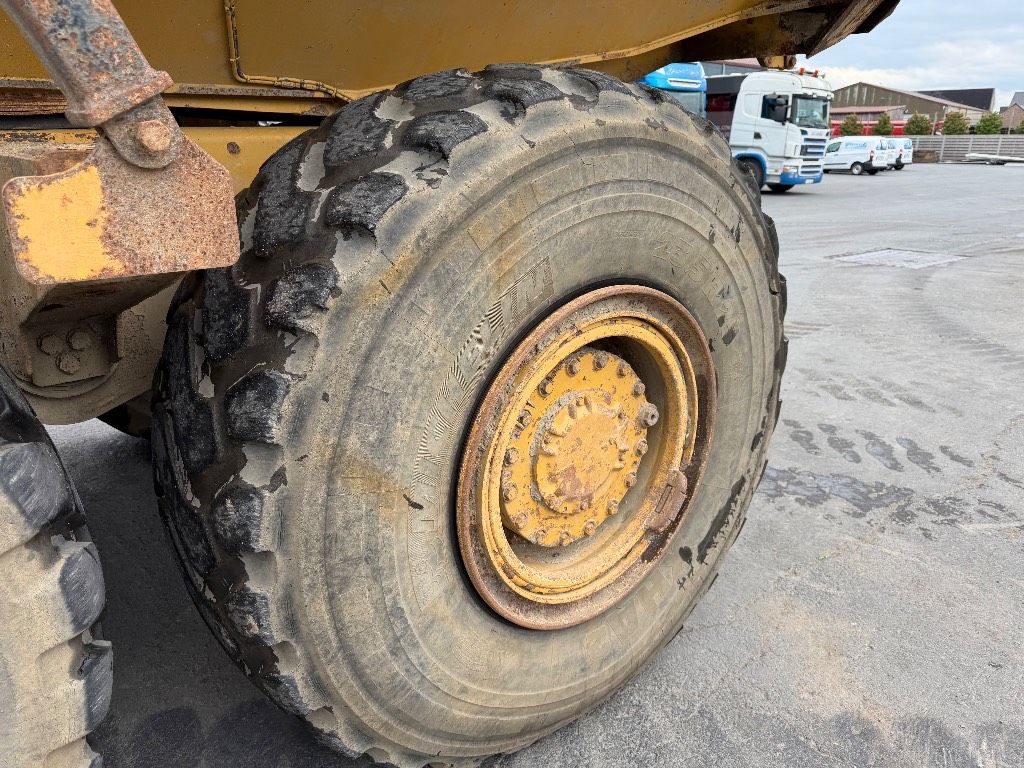 CAT 725