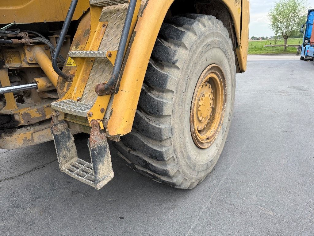CAT 725