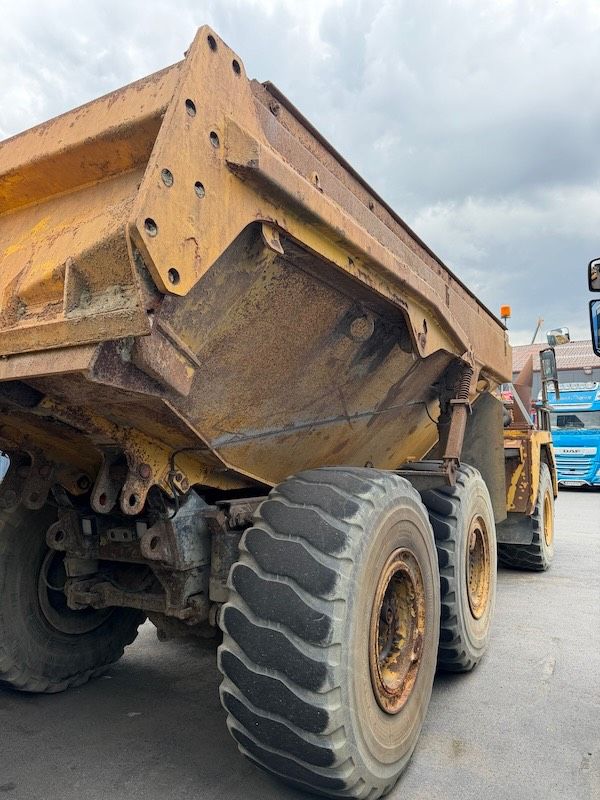Komatsu HM 300-2