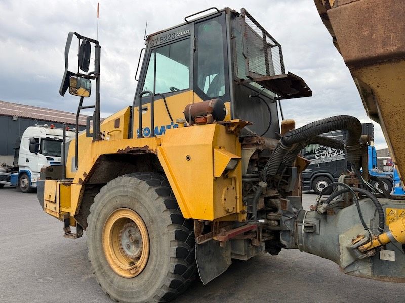 Komatsu HM 300-2