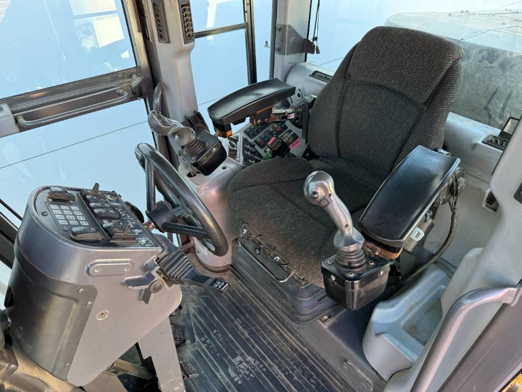 Volvo G946B 6x6 EPA Certified / 4.27m Blade / Camera