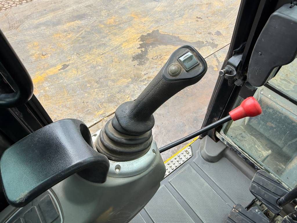 JCB 48Z-1 - Hammer Lines / Quick Coupler