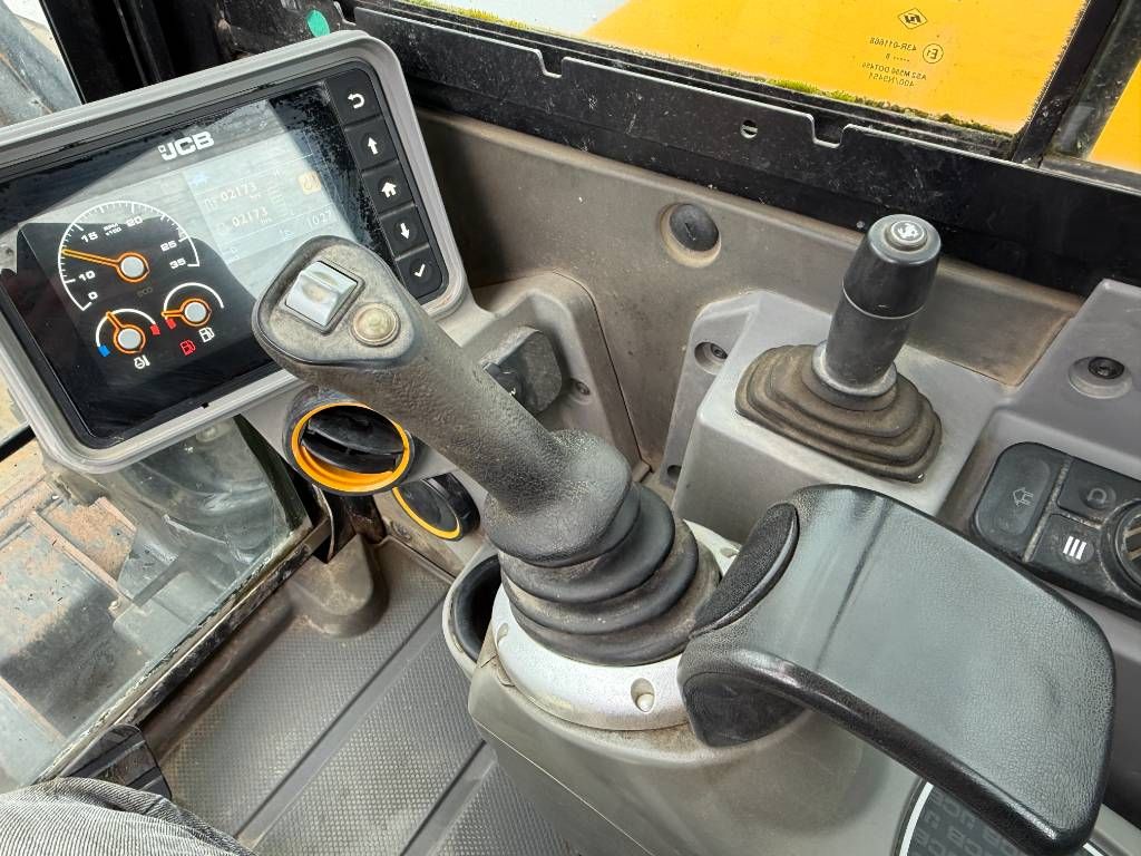 JCB 48Z-1 - Hammer Lines / Quick Coupler