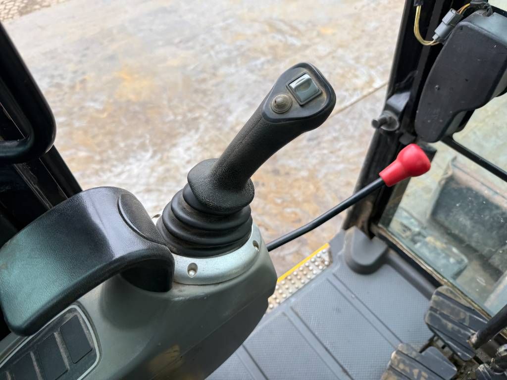 JCB 48Z-1 - Hammer Lines / Quick Coupler