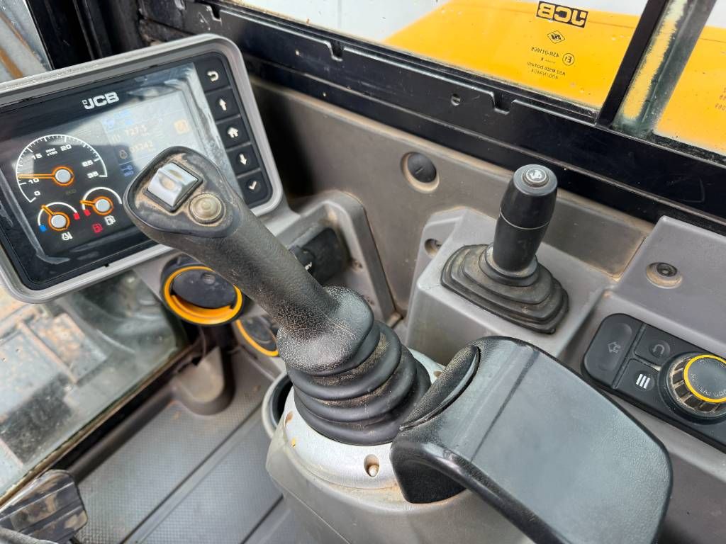 JCB 48Z-1 - Hammer Lines / Quick Coupler