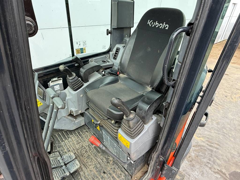 Kubota KX037-4 - Hammer Lines / Quick Coupler