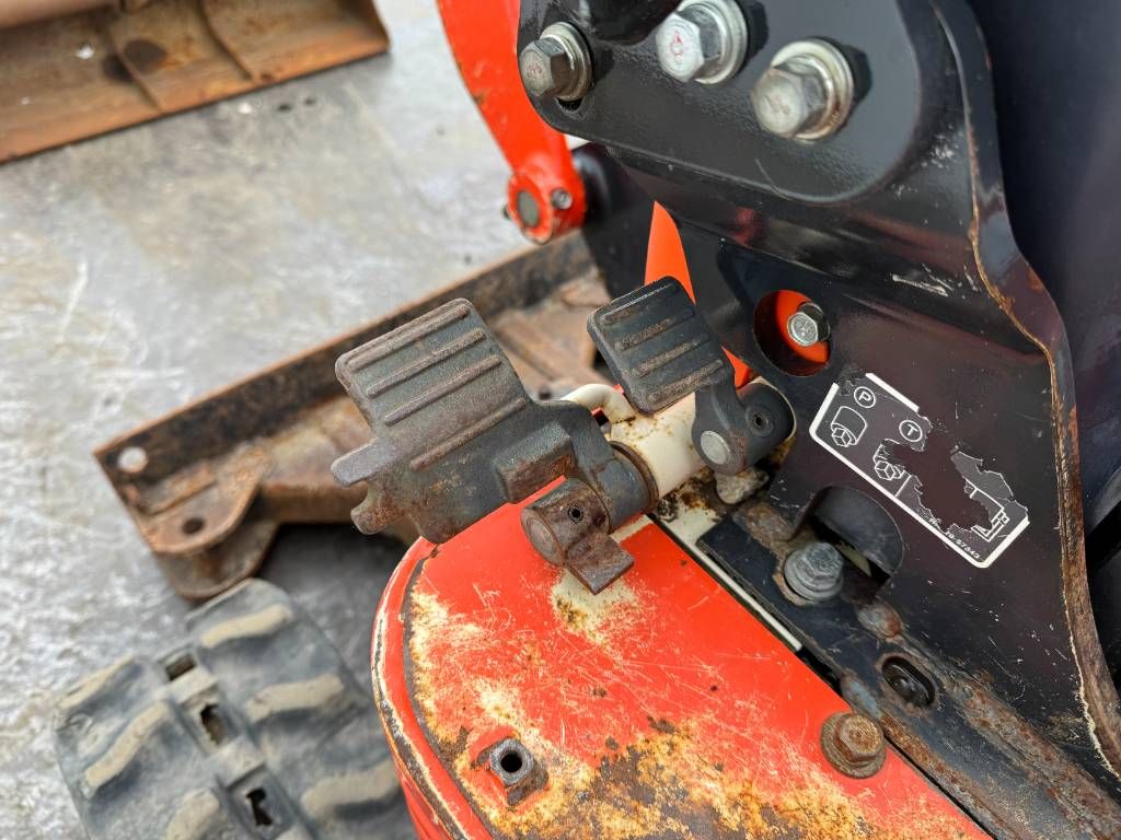 Kubota U10-3 - Hydr. Undercarriage / Hammer Lines