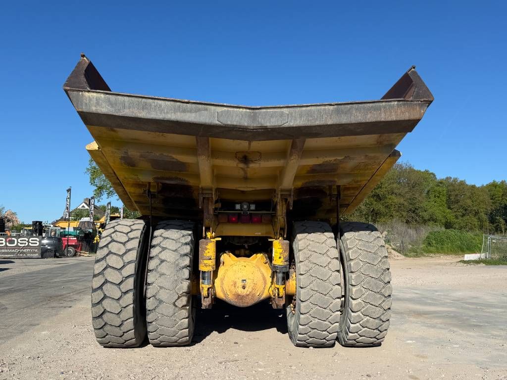 Komatsu HD605-5 - Automatic Greasing / Camera