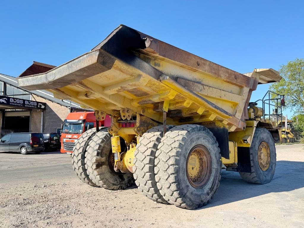 Komatsu HD605-5 - Automatic Greasing / Camera