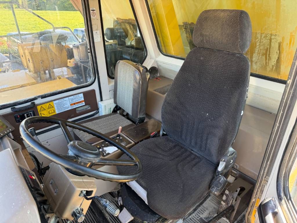 Komatsu HD605-5 - Automatic Greasing / Camera