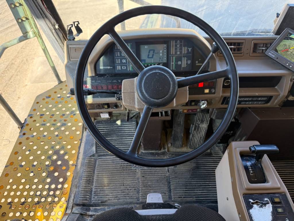 Komatsu HD605-5 - Automatic Greasing / Camera