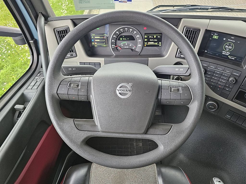 VOLVO FM 11.330 sleepercab 2.5t lift