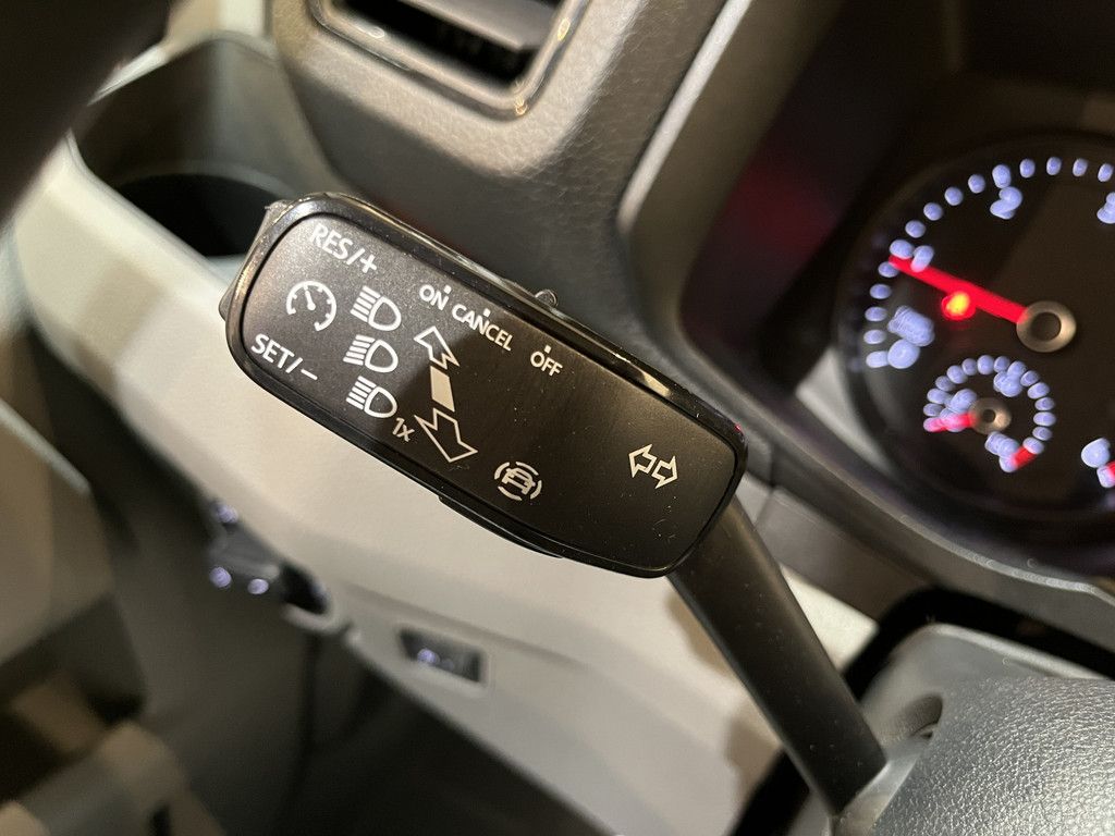 Volkswagen Crafter 35 2.0 TDI L3 140 PK Bakwagen / Dhollandia Laadklep / Meubelbak / Euro 6 / Airco / Cruise Control / CarPlay / Navigatie / 3-Zits / 42.400 KM !!
