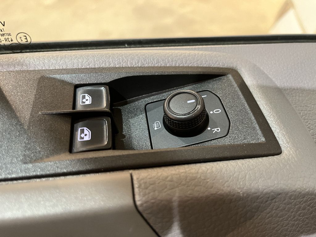 Volkswagen Crafter 35 2.0 TDI L3 140 PK Bakwagen / Dhollandia Laadklep / Meubelbak / Euro 6 / Airco / Cruise Control / CarPlay / Navigatie / 3-Zits / 42.400 KM !!