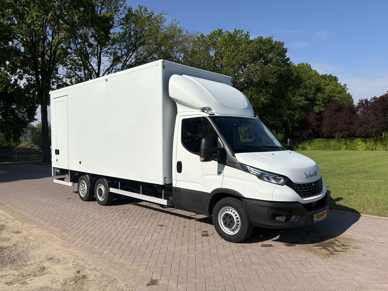 Be trekker Iveco Daily 35S18 Clixtar met laadklep 750 kg (35) N1