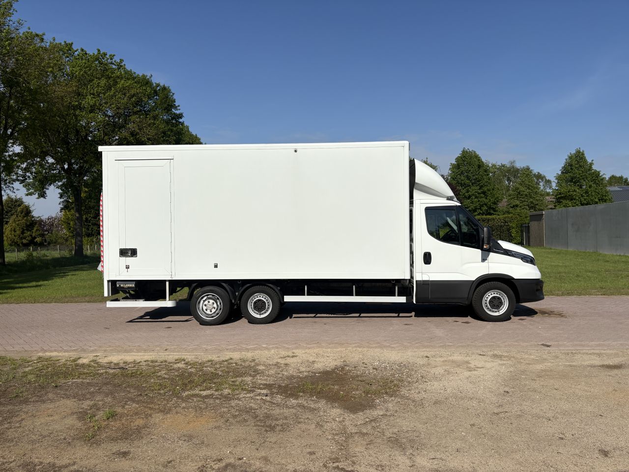 Be trekker Iveco Daily 35S18 Clixtar met laadklep 750 kg (35) N1