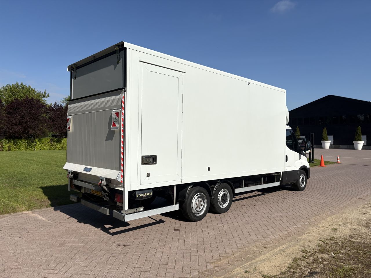 Be trekker Iveco Daily 35S18 Clixtar met laadklep 750 kg (35) N1