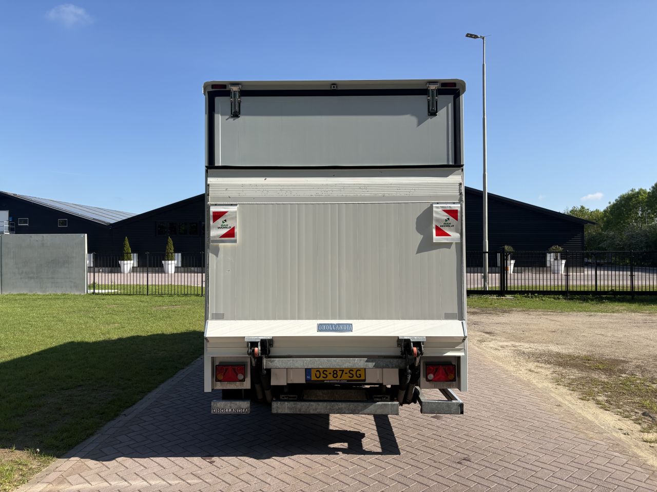 Be trekker Iveco Daily 35S18 Clixtar met laadklep 750 kg (35) N1