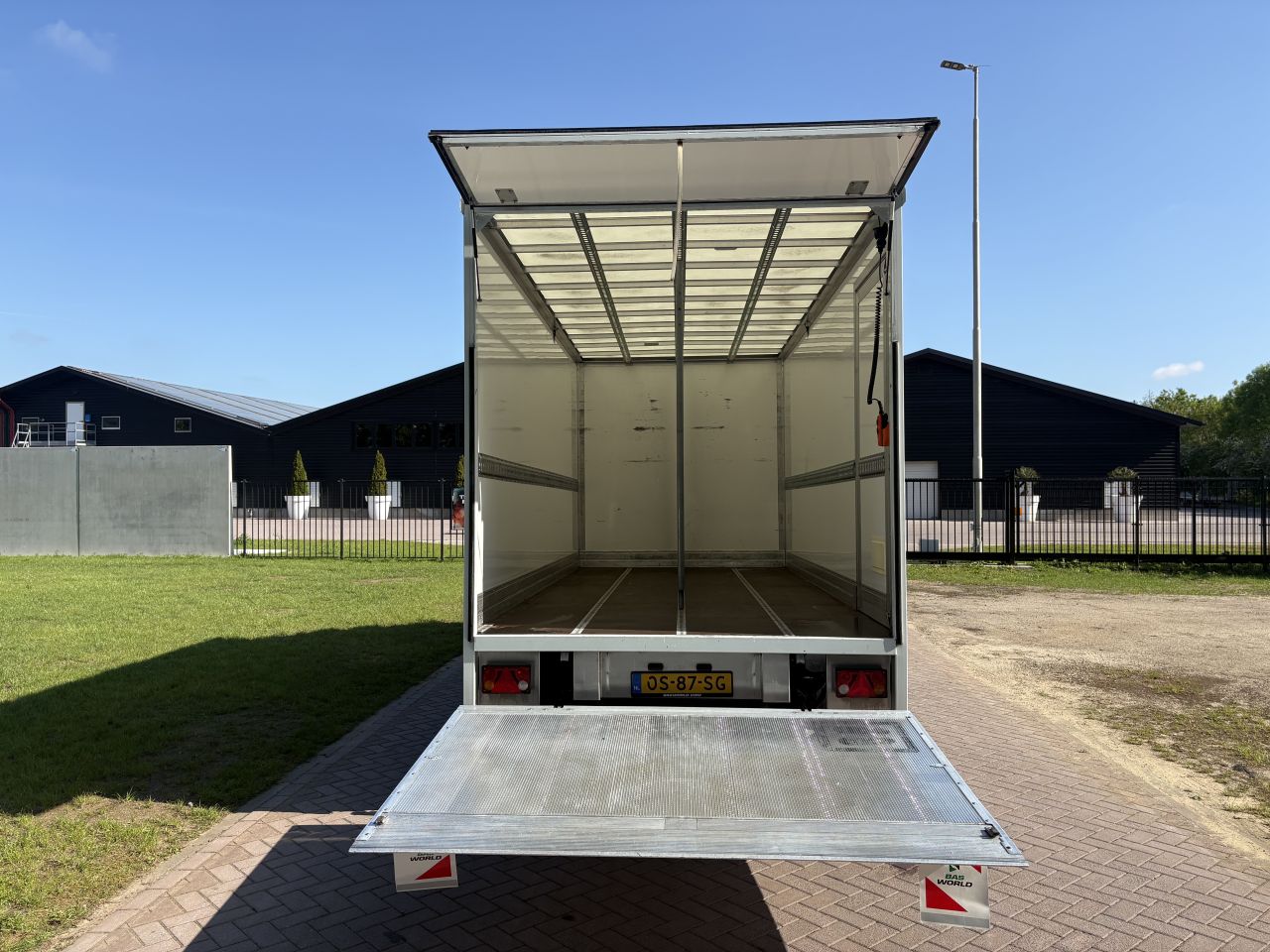 Be trekker Iveco Daily 35S18 Clixtar met laadklep 750 kg (35) N1