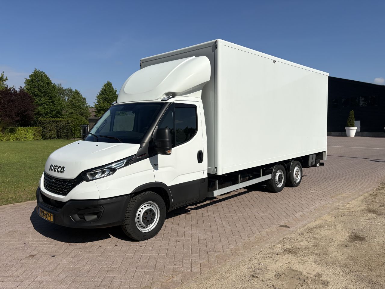 Be trekker Iveco Daily 35S18 Clixtar met laadklep 750 kg (35) N1