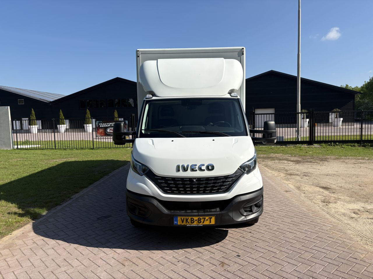 Be trekker Iveco Daily 35S18 Clixtar met laadklep 750 kg (35) N1