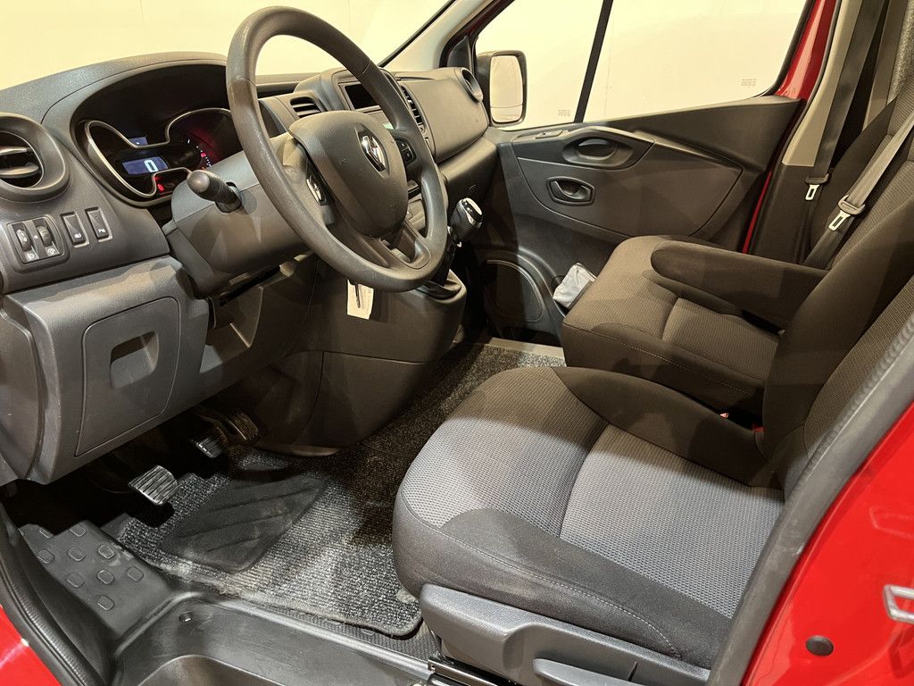 Renault Trafic 2.0 dCi 120 L1H1 120 PK / Euro 6 / Airco / Cruise Control / Imperiaal / LED / PDC / 3-Zits