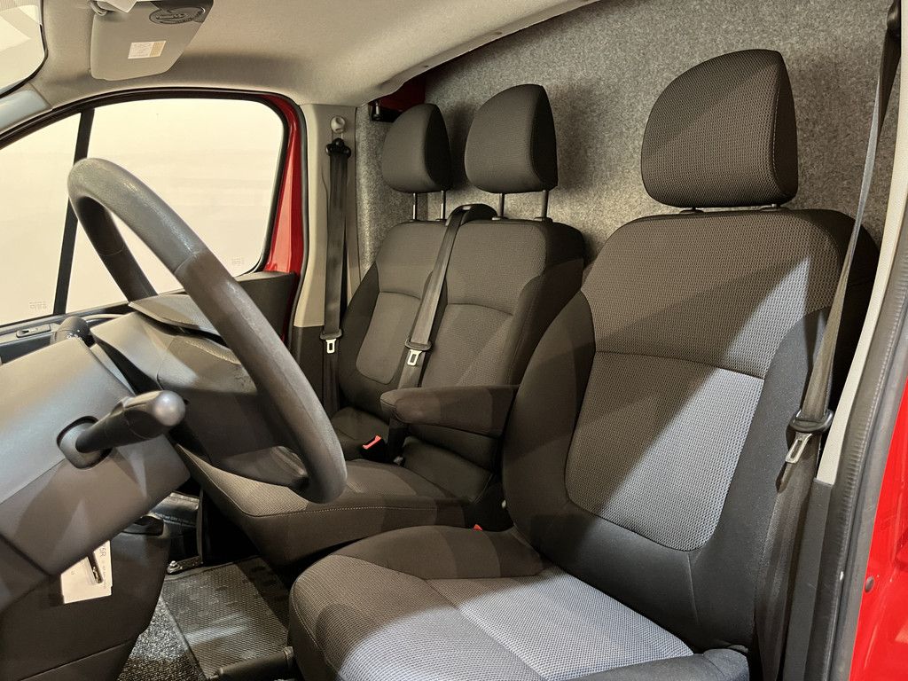 Renault Trafic 2.0 dCi 120 L1H1 120 PK / Euro 6 / Airco / Cruise Control / Imperiaal / LED / PDC / 3-Zits