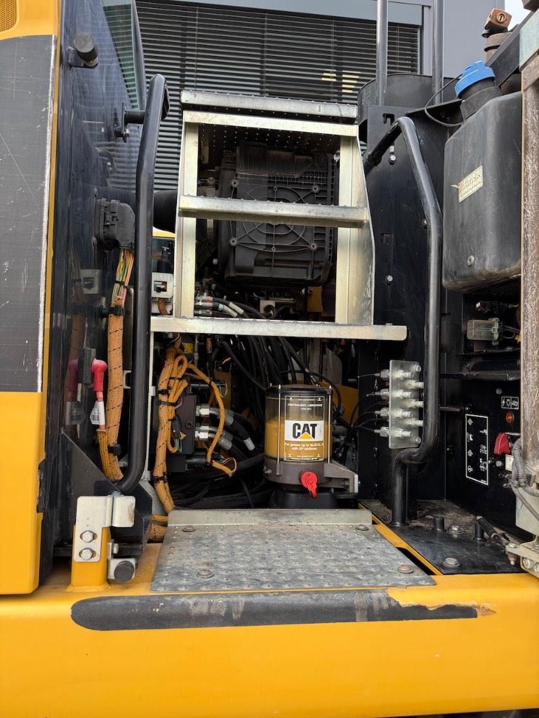 CAT M316F
