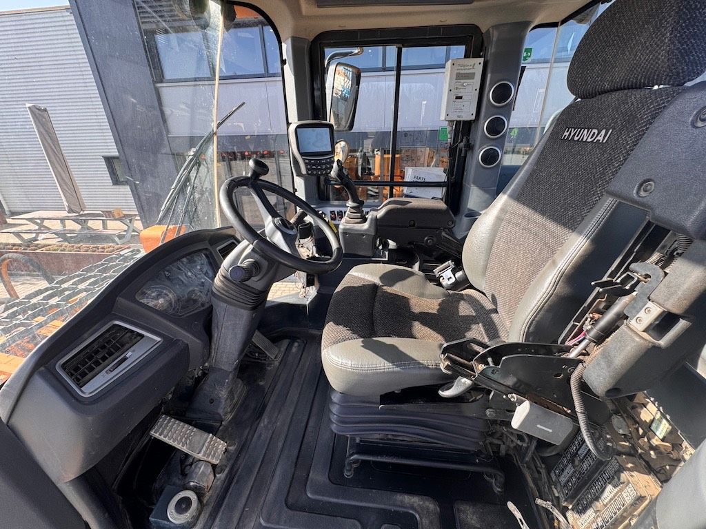 Hyundai HL 970