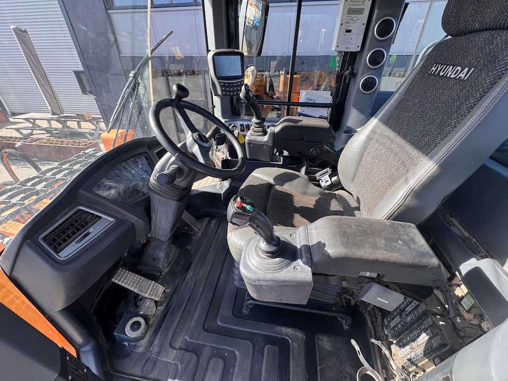 Hyundai HL 970
