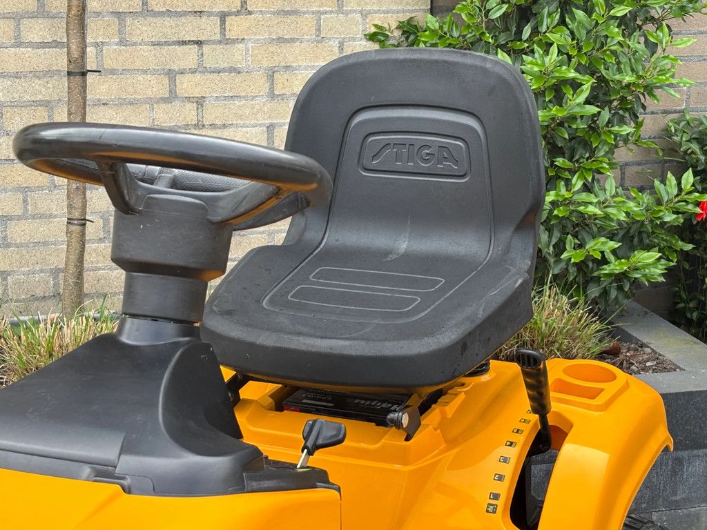 Stiga Gebruikte Zitmaaier 16,5pk Briggs hydrost. Mulch