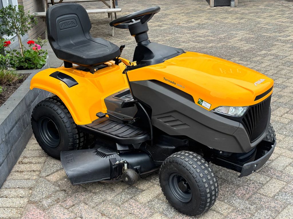 Stiga Gebruikte Zitmaaier 16,5pk Briggs hydrost. Mulch