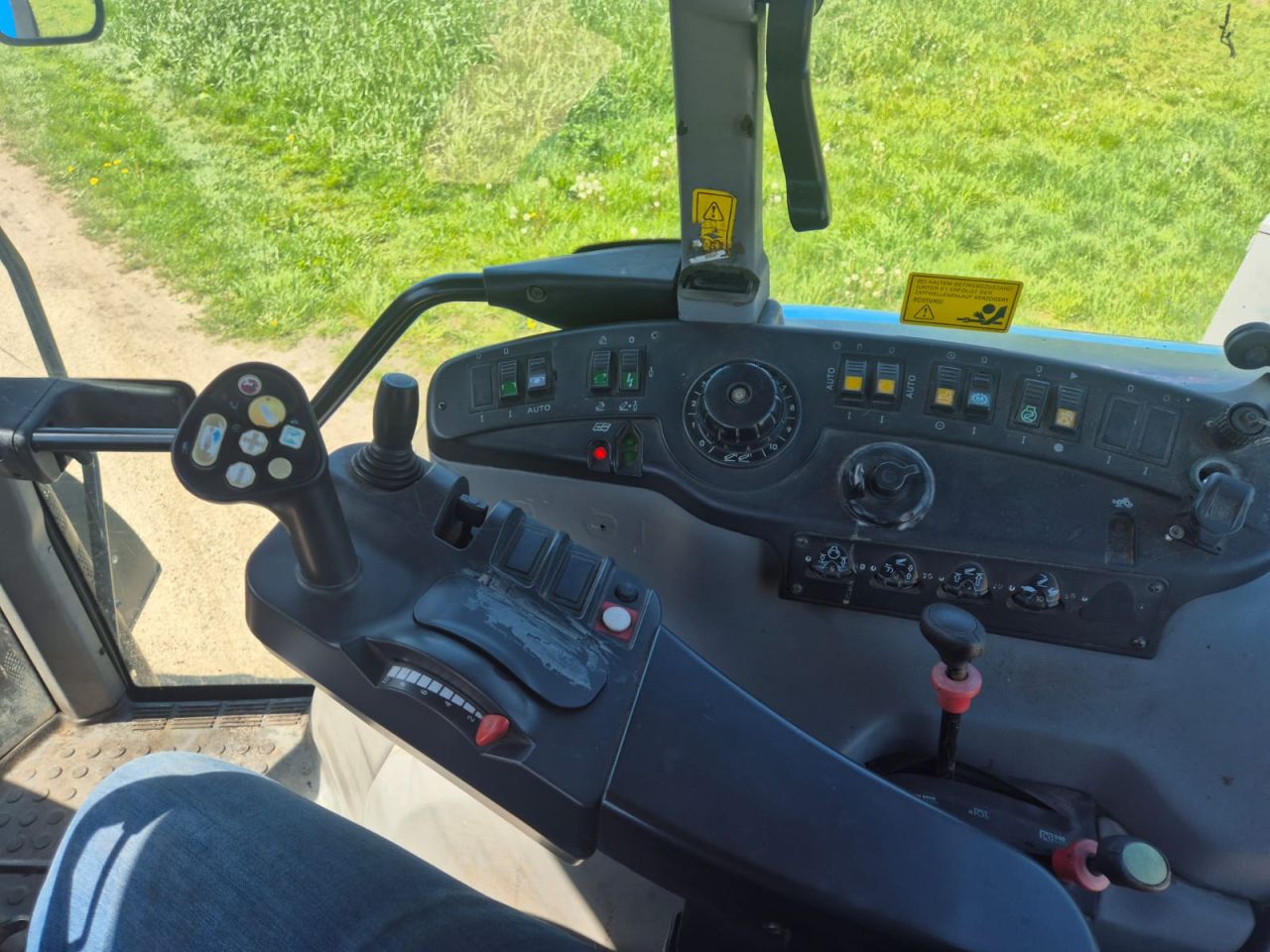 New Holland TVT 195