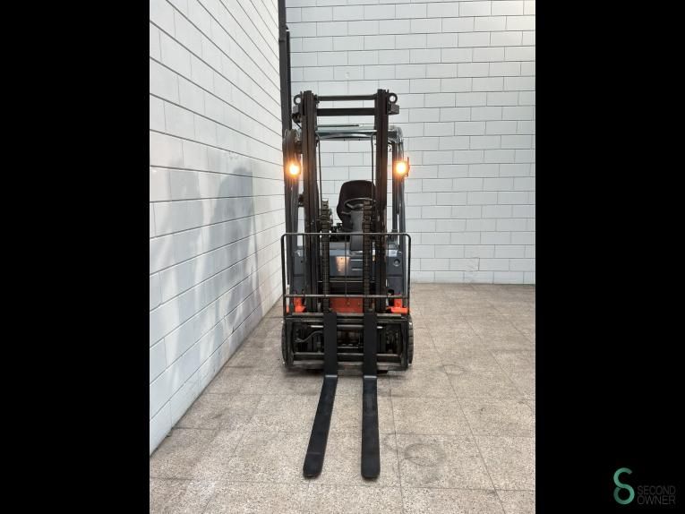 Heftrucks Elektrisch Toyota 8FBET15 2011