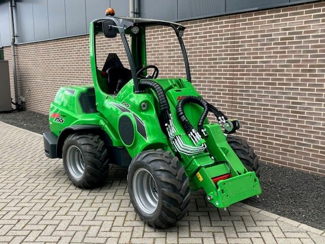 New AVANT 755 TLD+ loader with weight of 1970 kgs