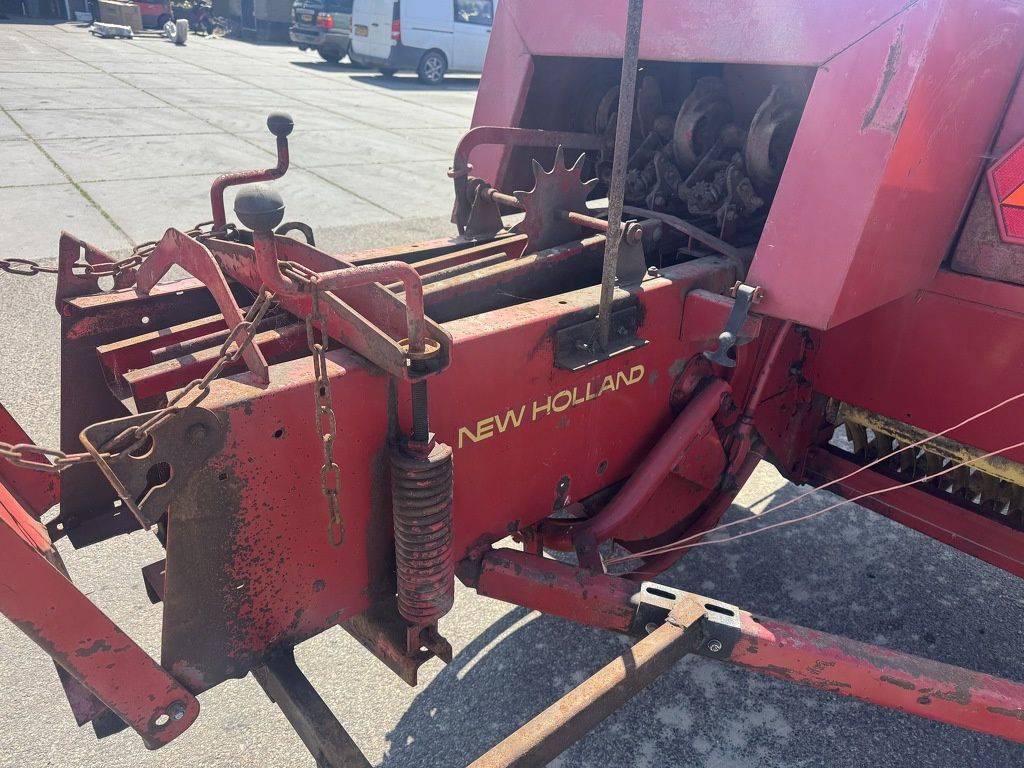 New Holland 276