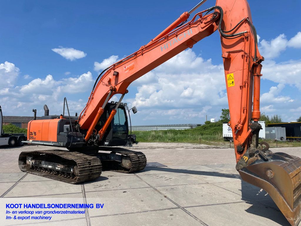 Hitachi Zx 210LC-5 Semi Long Reach!