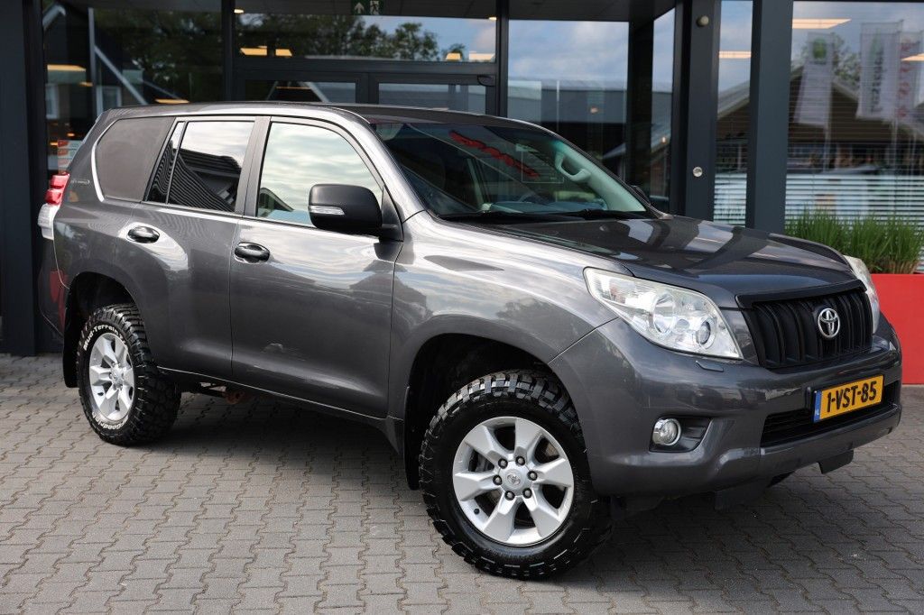 Toyota Landcruiser 150 3.0D-4D 5DRS LX A/T VAN