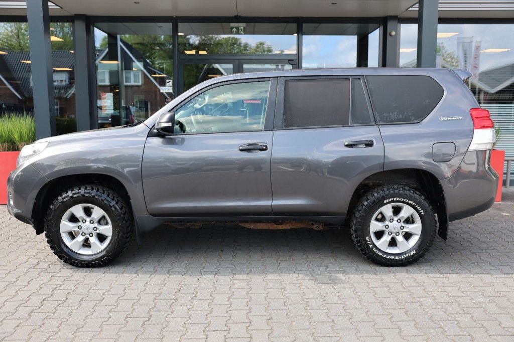 Toyota Landcruiser 150 3.0D-4D 5DRS LX A/T VAN