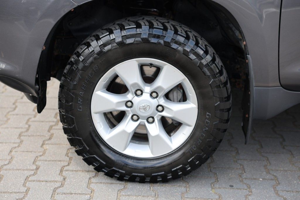 Toyota Landcruiser 150 3.0D-4D 5DRS LX A/T VAN