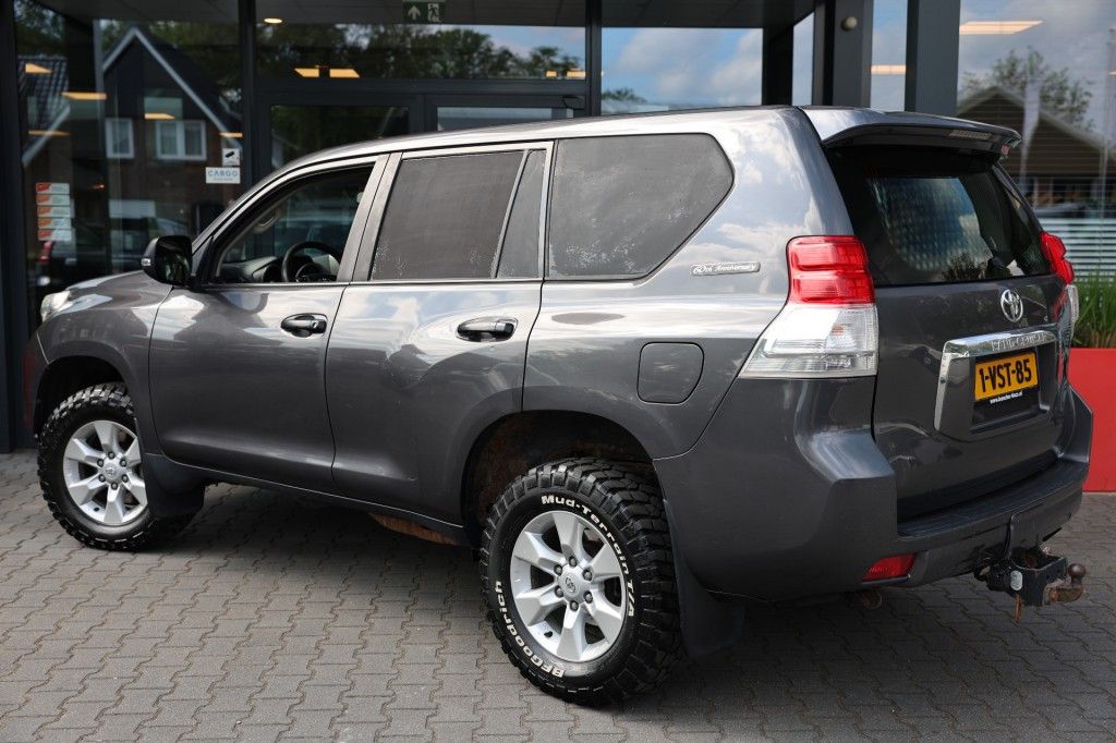 Toyota Landcruiser 150 3.0D-4D 5DRS LX A/T VAN