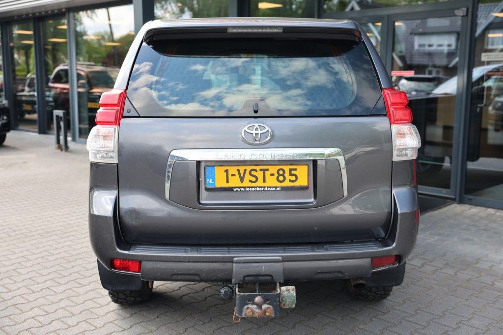 Toyota Landcruiser 150 3.0D-4D 5DRS LX A/T VAN