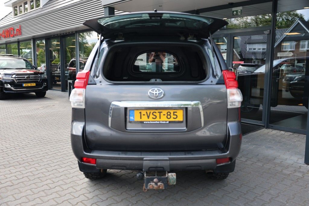 Toyota Landcruiser 150 3.0D-4D 5DRS LX A/T VAN