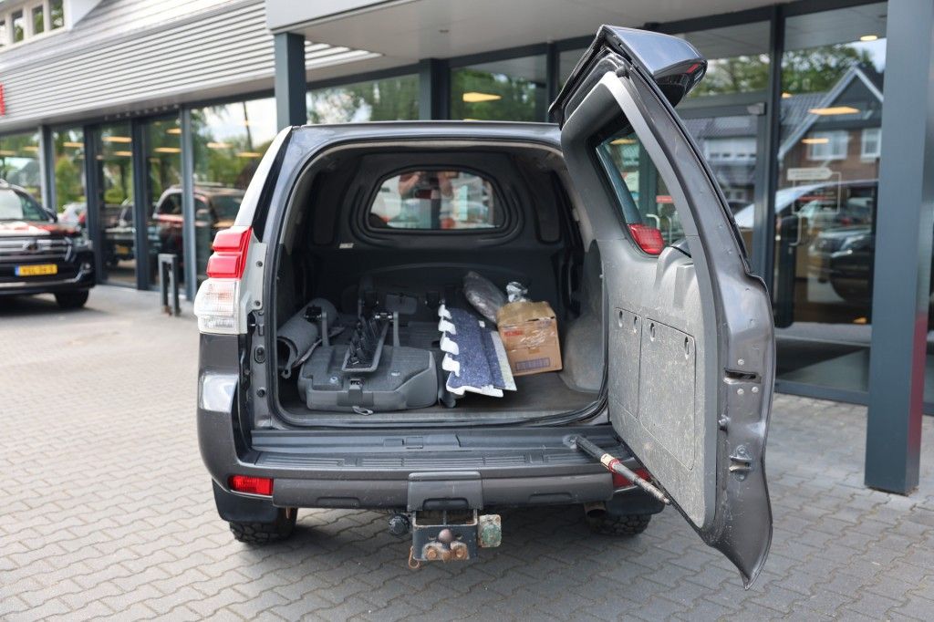 Toyota Landcruiser 150 3.0D-4D 5DRS LX A/T VAN