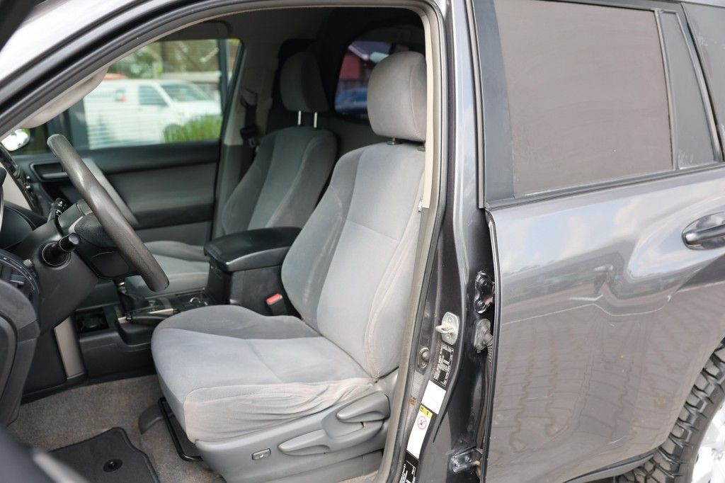 Toyota Landcruiser 150 3.0D-4D 5DRS LX A/T VAN