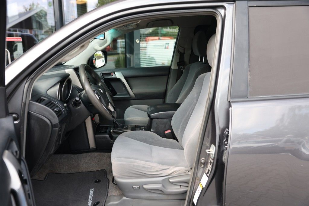 Toyota Landcruiser 150 3.0D-4D 5DRS LX A/T VAN