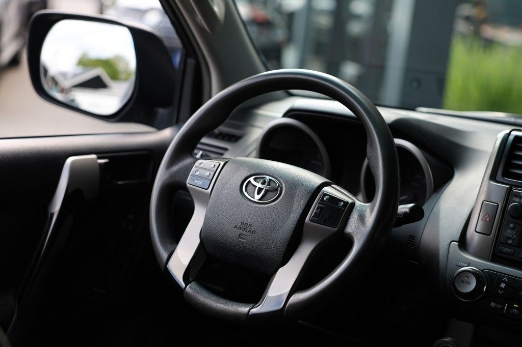 Toyota Landcruiser 150 3.0D-4D 5DRS LX A/T VAN