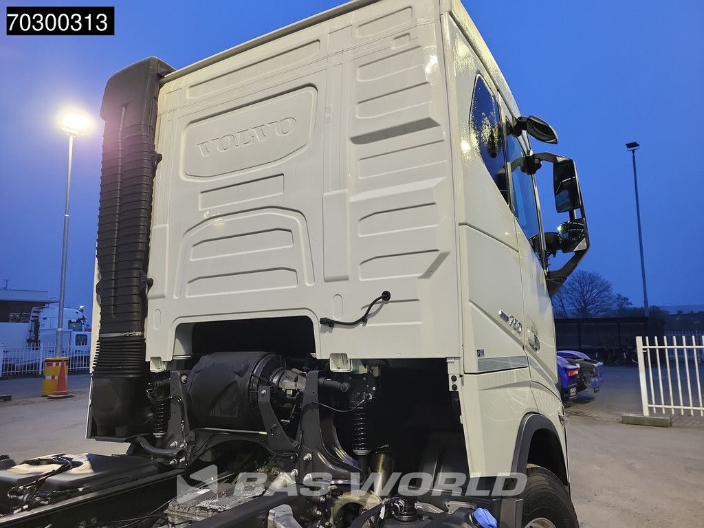 Volvo FH16 750 8X4 NEW 8x4 chassis! Air suspension Big-Axle Automatic VEB+ Euro 6